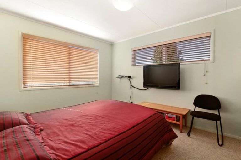 Photo of property in 32 Rewarewa Street, Owhata, Rotorua, 3010