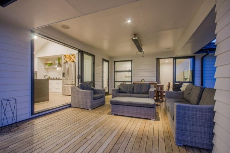 Photo of property in 8 Walnut Road, Riverhead, 0820