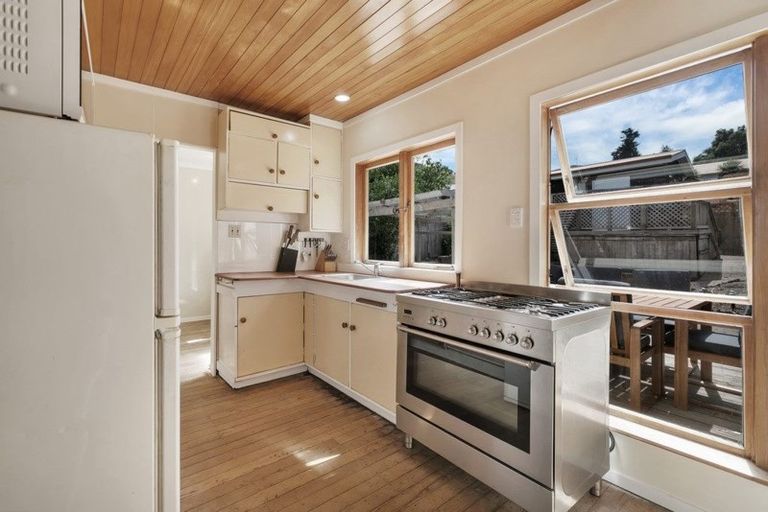 Photo of property in 40 Mountain Road, Mangere Bridge, Auckland, 2022