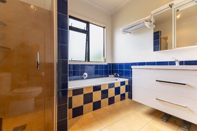 Photo of property in 114 Rutherford Drive, Waikanae Beach, Waikanae, 5036