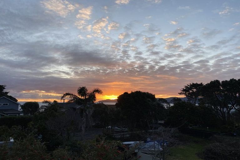 Photo of property in 18 Kohutuhutu Road, Raumati Beach, Paraparaumu, 5032