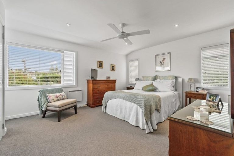 Photo of property in 37a Peter Terrace, Castor Bay, Auckland, 0620