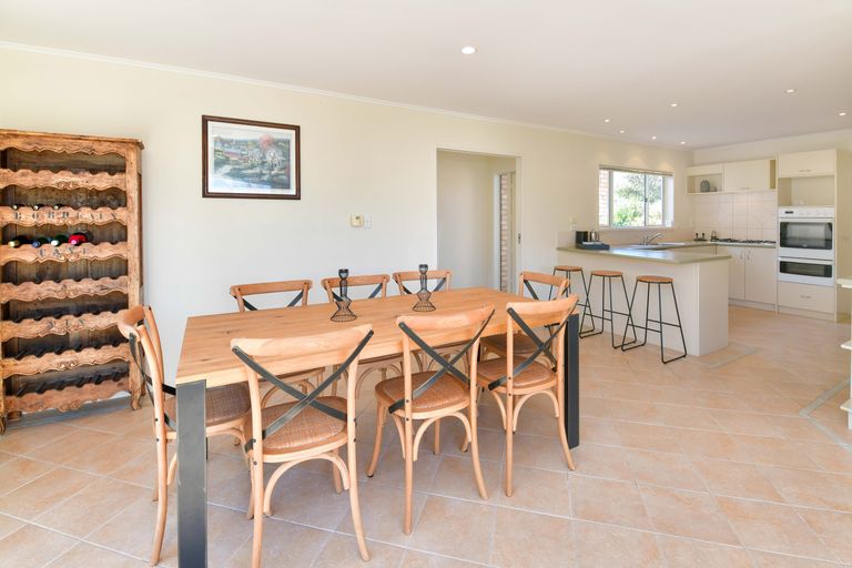 Photo of property in 168 Centreway Road, Orewa, 0931