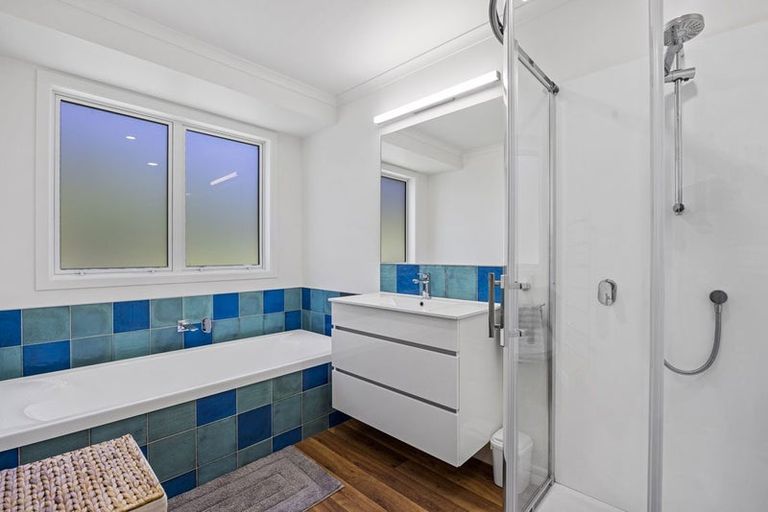 Photo of property in 3 Kapurau Lane, Merrilands, New Plymouth, 4312