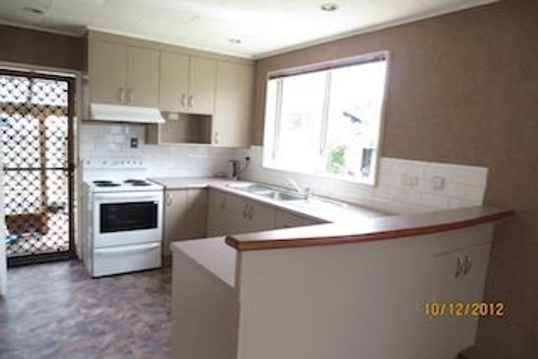 Photo of property in 1/1a Sequoia Place, Maoribank, Upper Hutt, 5018