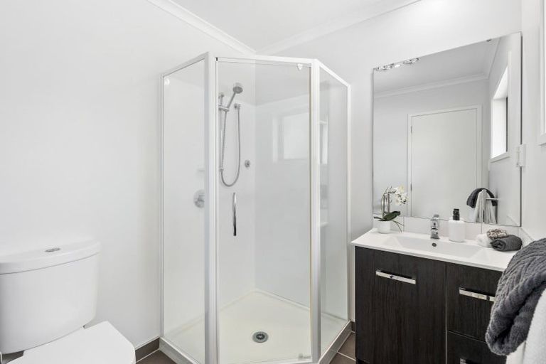 Photo of property in 33 Mural Place, Greenhithe, Auckland, 0632