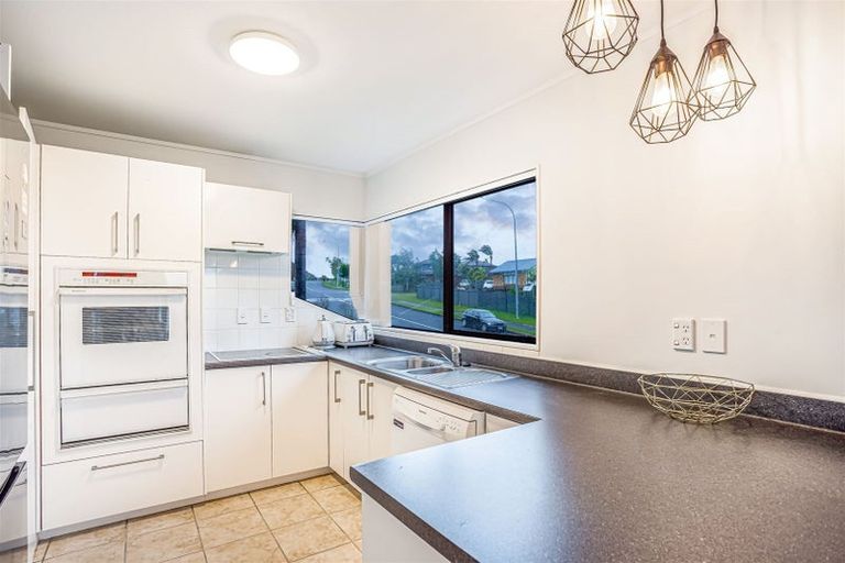 Photo of property in 1/1 Bluefin Way, West Harbour, Auckland, 0618