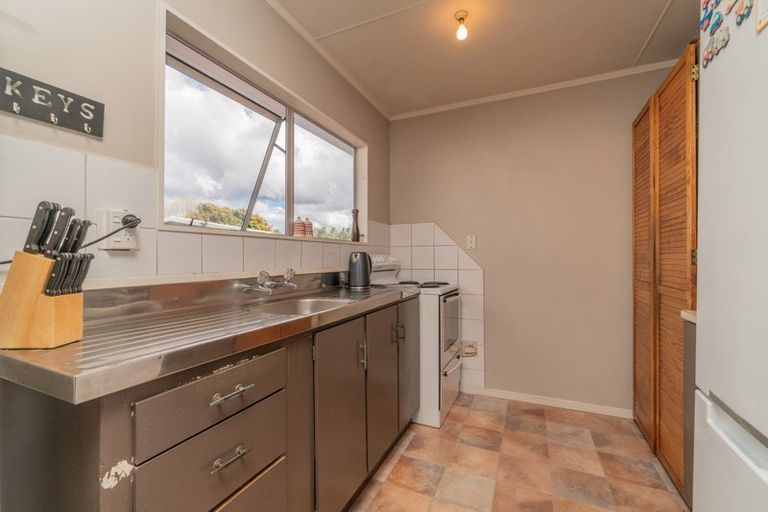 Photo of property in 12 Imperial Place, Henderson, Auckland, 0612