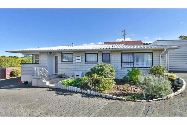 Photo of property in 1/55 Calluna Crescent, Totara Heights, Auckland, 2105
