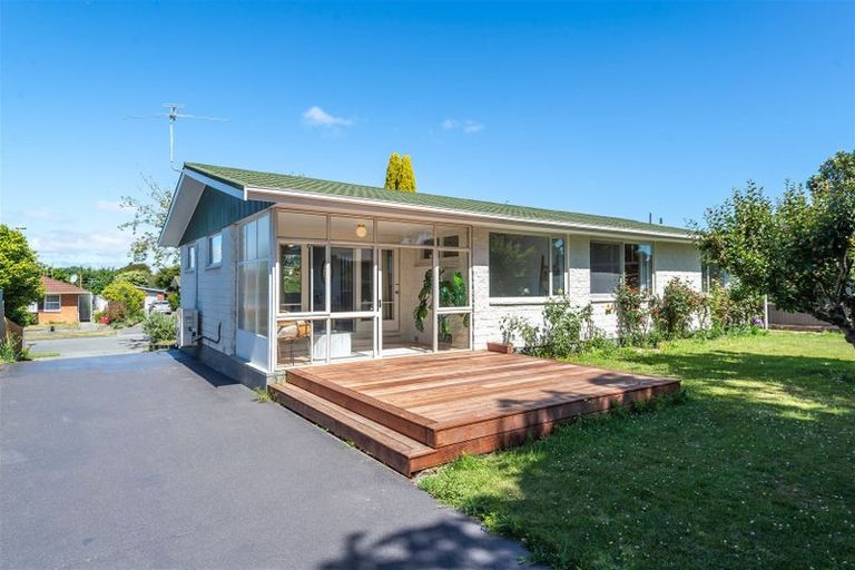 Photo of property in 8 Camberwell Place, Avonhead, Christchurch, 8042