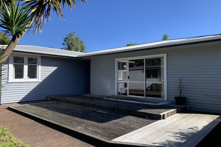 Photo of property in 50 Edmonton Road, Henderson, Auckland, 0612