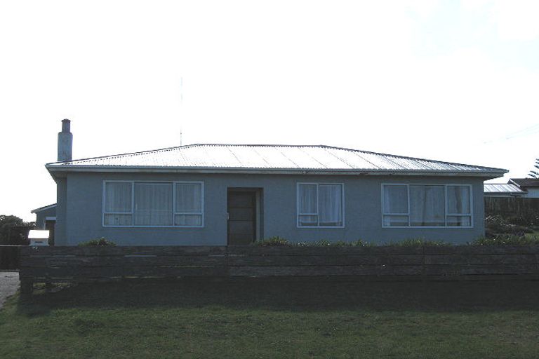 Photo of property in 22 Egmont Street, Castlecliff, Whanganui, 4501
