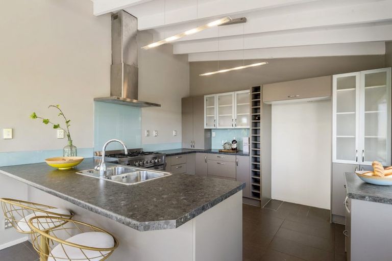 Photo of property in 9 Malters Place, Browns Bay, Auckland, 0630