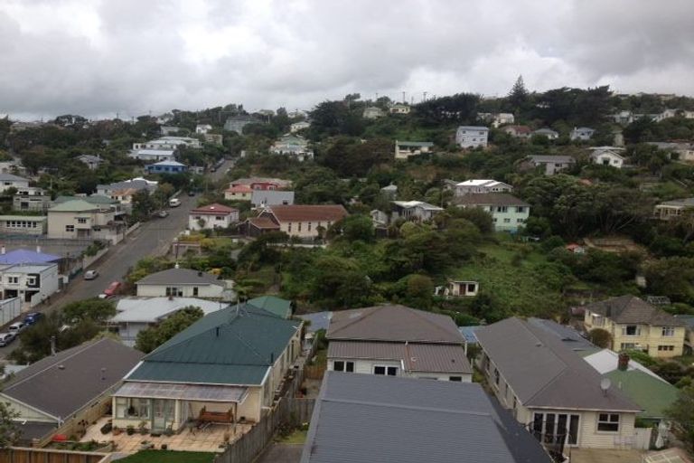 Photo of property in 8 Kopiko Way, Brooklyn, Wellington, 6021