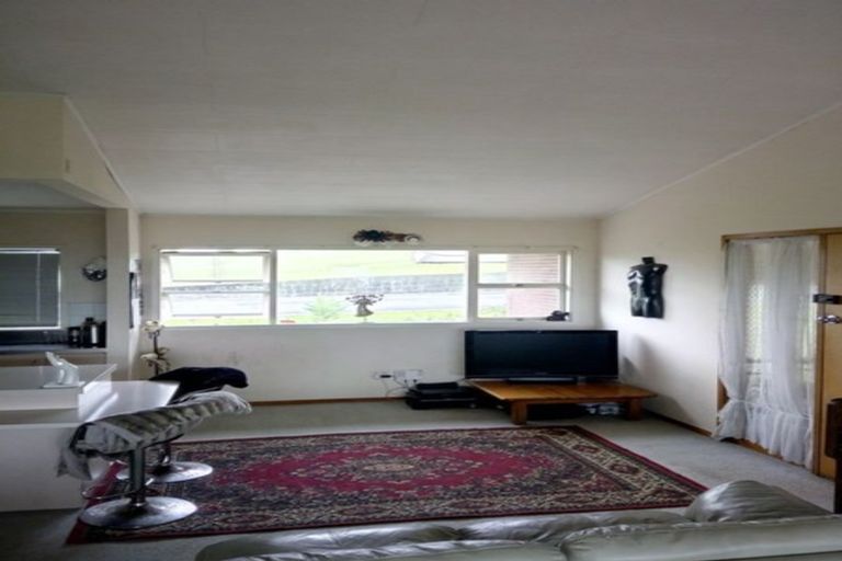 Photo of property in 2/26 Mellons Bay Road, Howick, Auckland, 2014