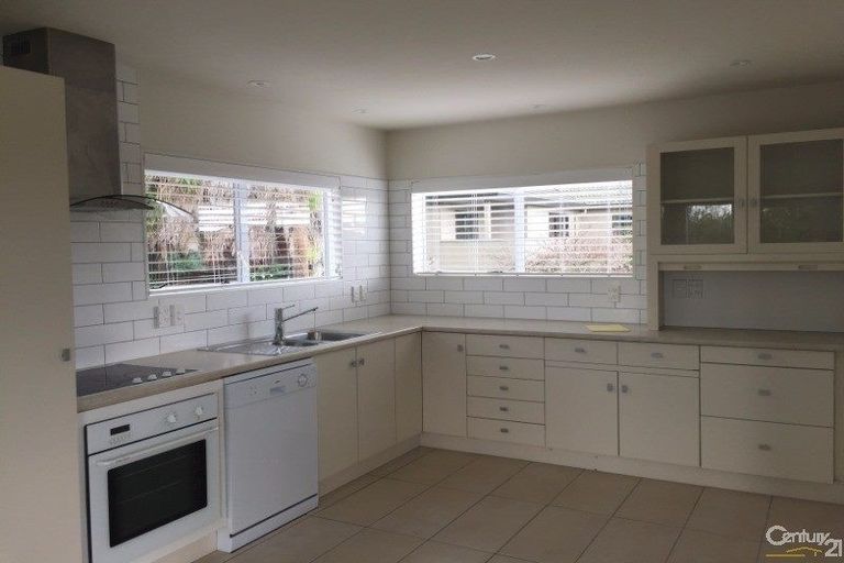 Photo of property in 1/64 Gosford Drive, Botany Downs, Auckland, 2010