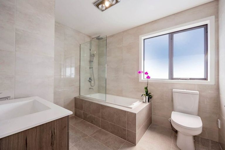 Photo of property in 52 Hobart Crescent, Wattle Downs, Auckland, 2103