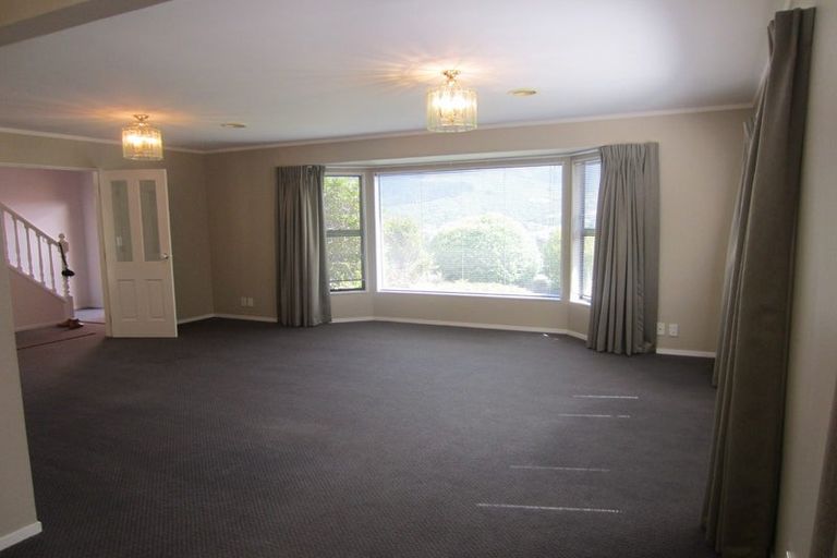 Photo of property in 99 Woodman Drive, Tawa, Wellington, 5028