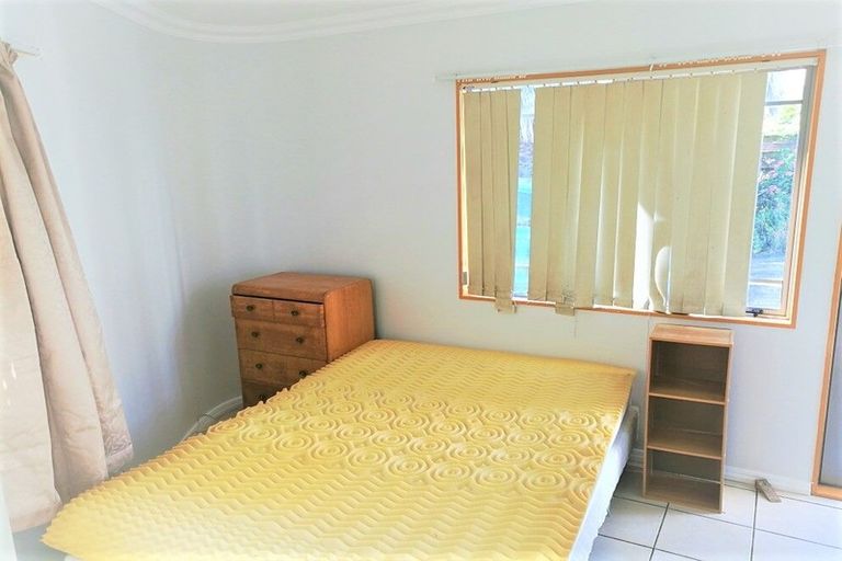 Photo of property in 18 Cheryl Place, Hillcrest, Auckland, 0627