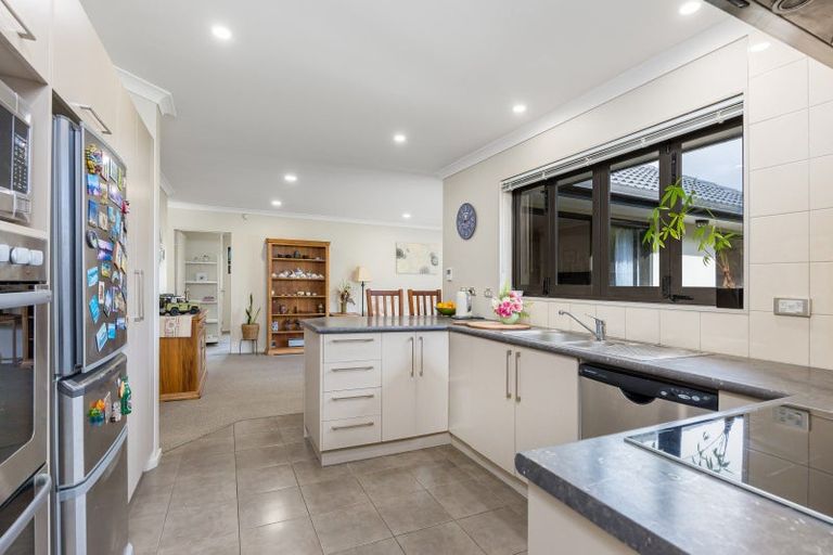 Photo of property in 6 Lough Derg Place, Pinehill, Auckland, 0632