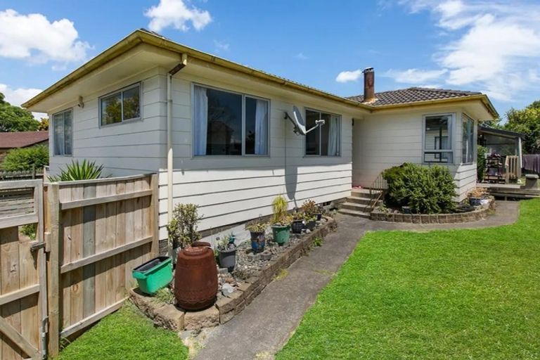 Photo of property in 19 Benton Place, Manurewa, Auckland, 2102