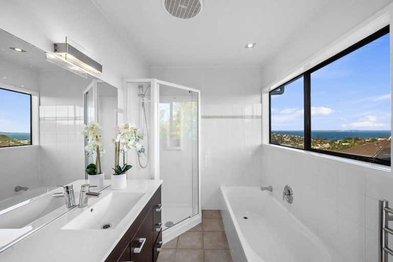 Photo of property in 29 Calypso Place, Rothesay Bay, Auckland, 0630