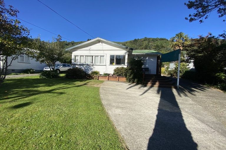 Photo of property in 88 Waikawa Road, Picton, 7220