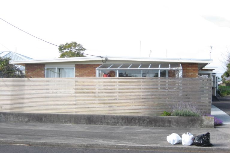 Photo of property in 10 Shortland Street, Lower Vogeltown, New Plymouth, 4310