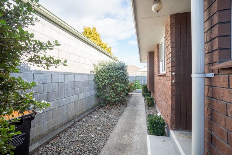 Photo of property in 8 Edgecombe Court, Roslyn, Palmerston North, 4414