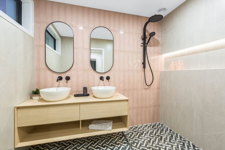 Photo of property in 11 Lauderdale Road, Papakowhai, Porirua, 5024