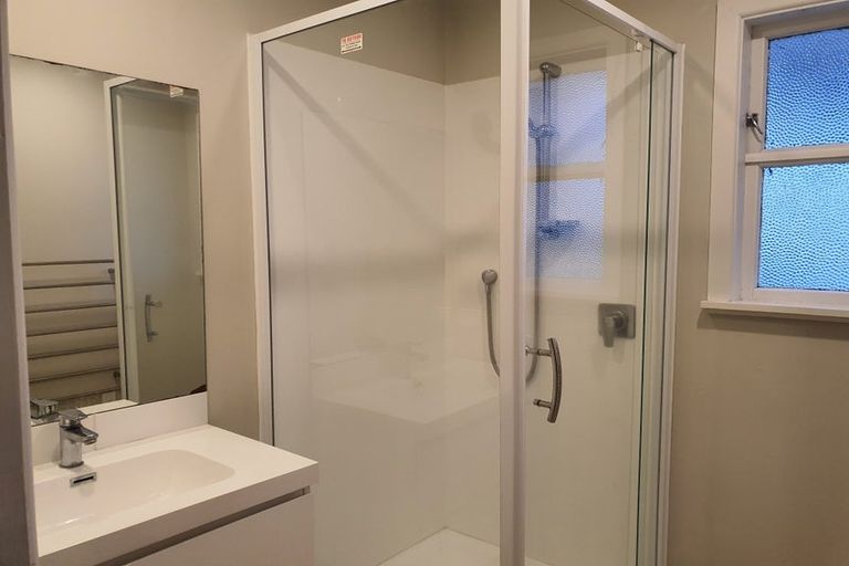 Photo of property in 61 Gloria Avenue, Te Atatu Peninsula, Auckland, 0610