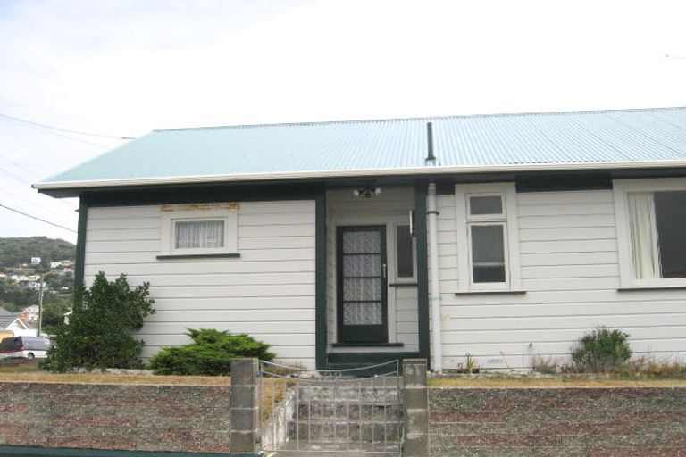 Photo of property in 122 Yule Street, Lyall Bay, Wellington, 6022