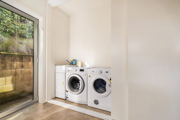 Photo of property in 129a Wynyard Crescent, Fernhill, Queenstown, 9300