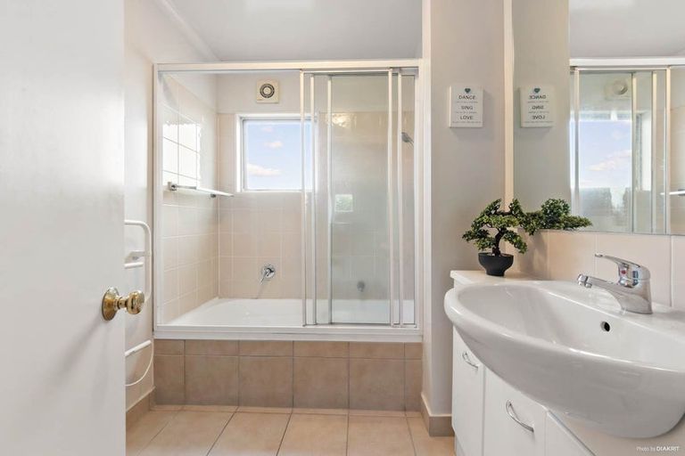 Photo of property in 9 Bickleigh Grove, New Lynn, Auckland, 0600