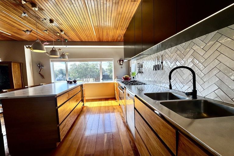 Photo of property in 16 Burnham Street, Seatoun, Wellington, 6022