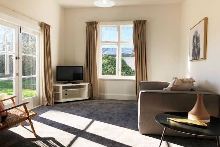 Photo of property in 11 Woodville Street, Edgeware, Christchurch, 8013