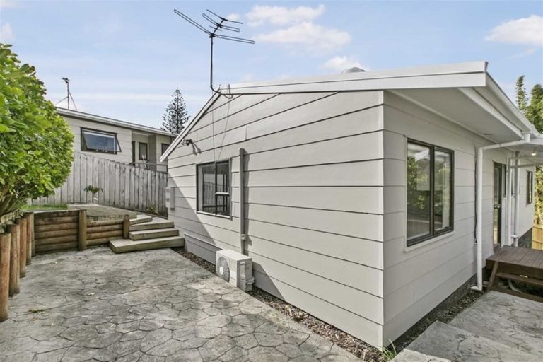 Photo of property in 1/95 Hobsonville Road, West Harbour, Auckland, 0618