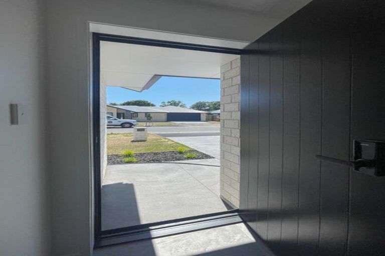 Photo of property in 16 Wexford Crescent, Halswell, Christchurch, 8025