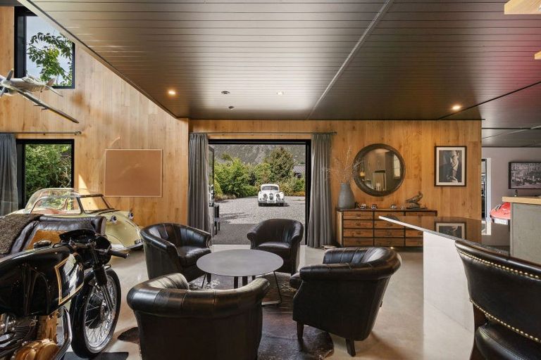 Photo of property in 8 Pendeen Crescent, Jacks Point, Queenstown, 9371