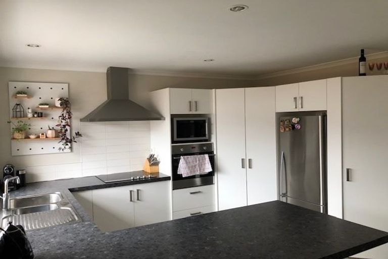 Photo of property in 52 Fairfax Crescent, Pyes Pa, Tauranga, 3112