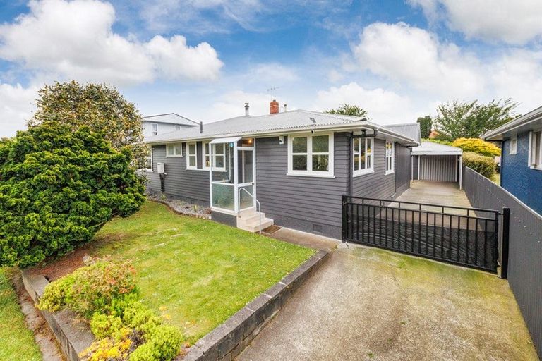 Photo of property in 8 Parkland Crescent, Terrace End, Palmerston North, 4410