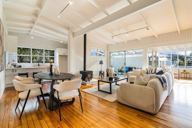 Photo of property in 2/1c Bank Street, Hillcrest, Auckland, 0627