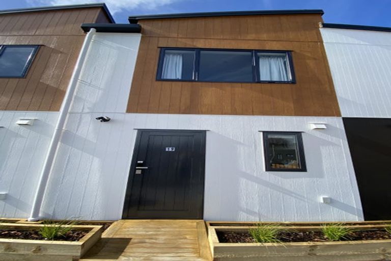 Photo of property in 19 Hewlett Road, Massey, Auckland, 0614