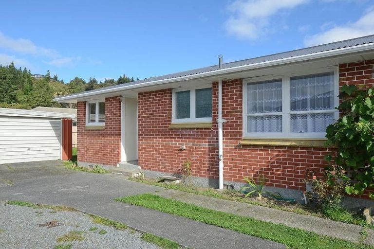 Photo of property in 2/8 Oregon Drive, Maoribank, Upper Hutt, 5018