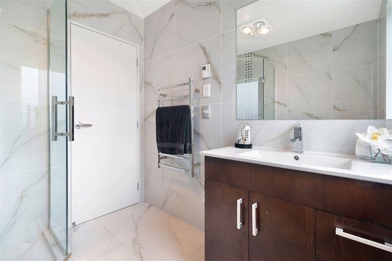 Photo of property in 30a Seaview Road, Glenfield, Auckland, 0629