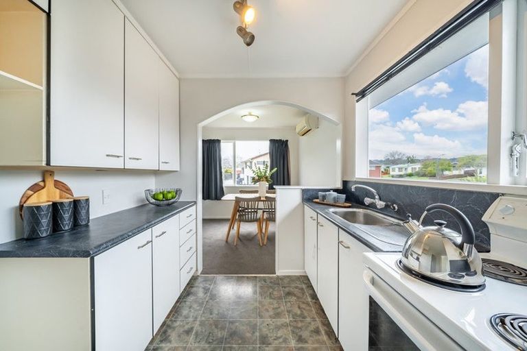 Photo of property in 37 Tacoma Drive, Totara Park, Upper Hutt, 5018