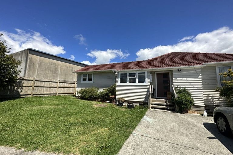 Photo of property in 68b Kelman Road, Kelston, Auckland, 0602