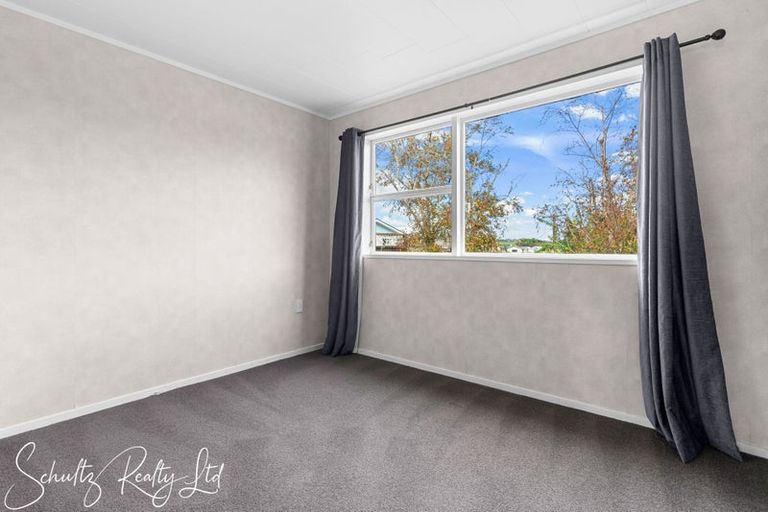 Photo of property in 9 Whaka Street, Maungaturoto, 0520