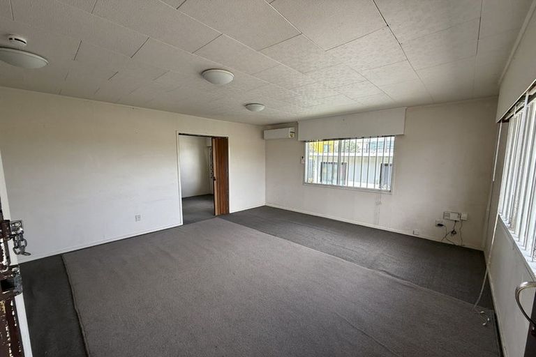 Photo of property in 190 Universal Drive, Henderson, Auckland, 0610