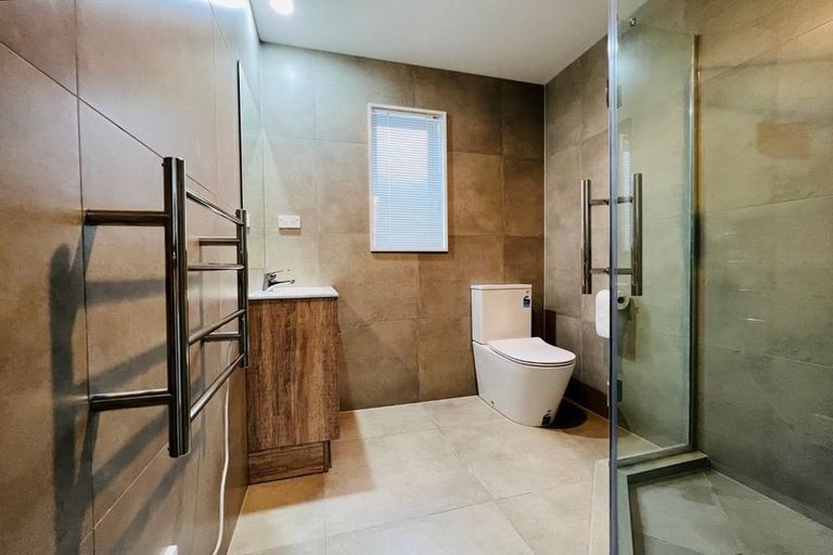 Photo of property in 11a Crestview Rise, Papakura, 2110